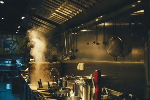 Anforderungen an eine Gastroküche in der Schweiz: Dein Leitfaden