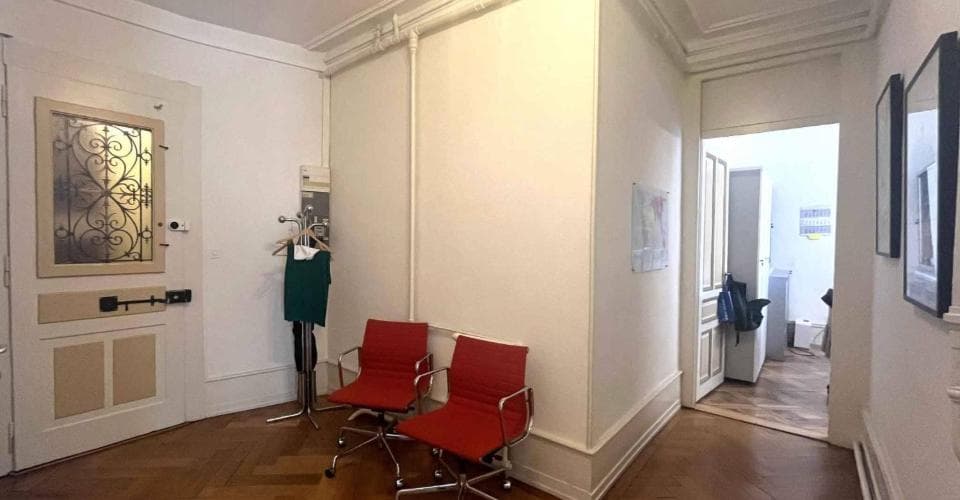 Office at 3, place du Cirque, 1204 Geneva