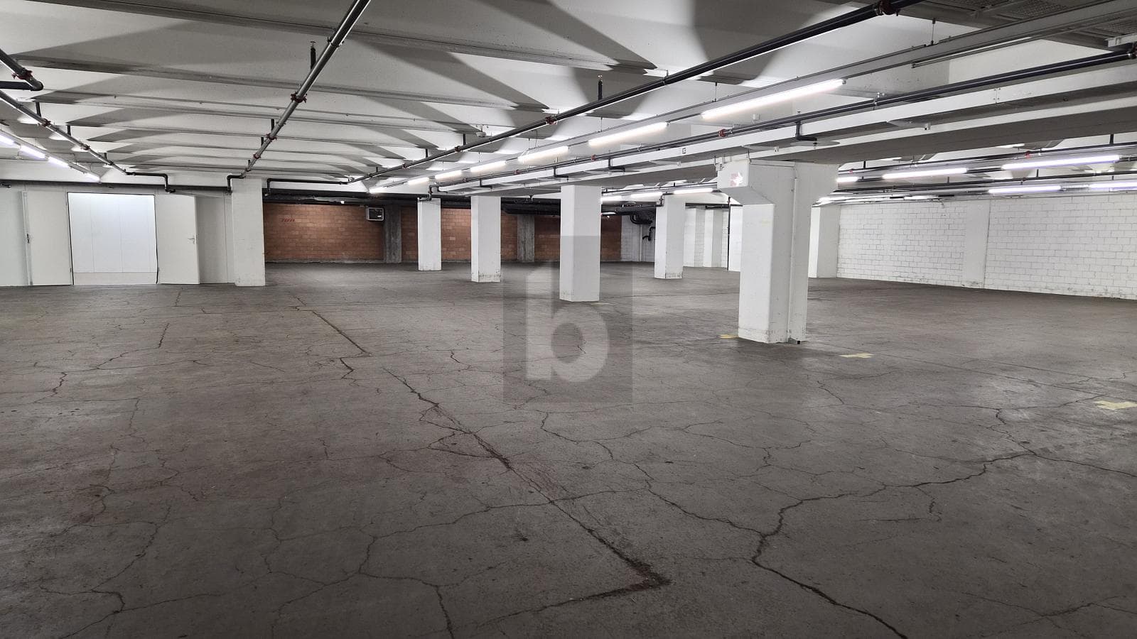 Storage room in 8112 Otelfingen, 1000m²